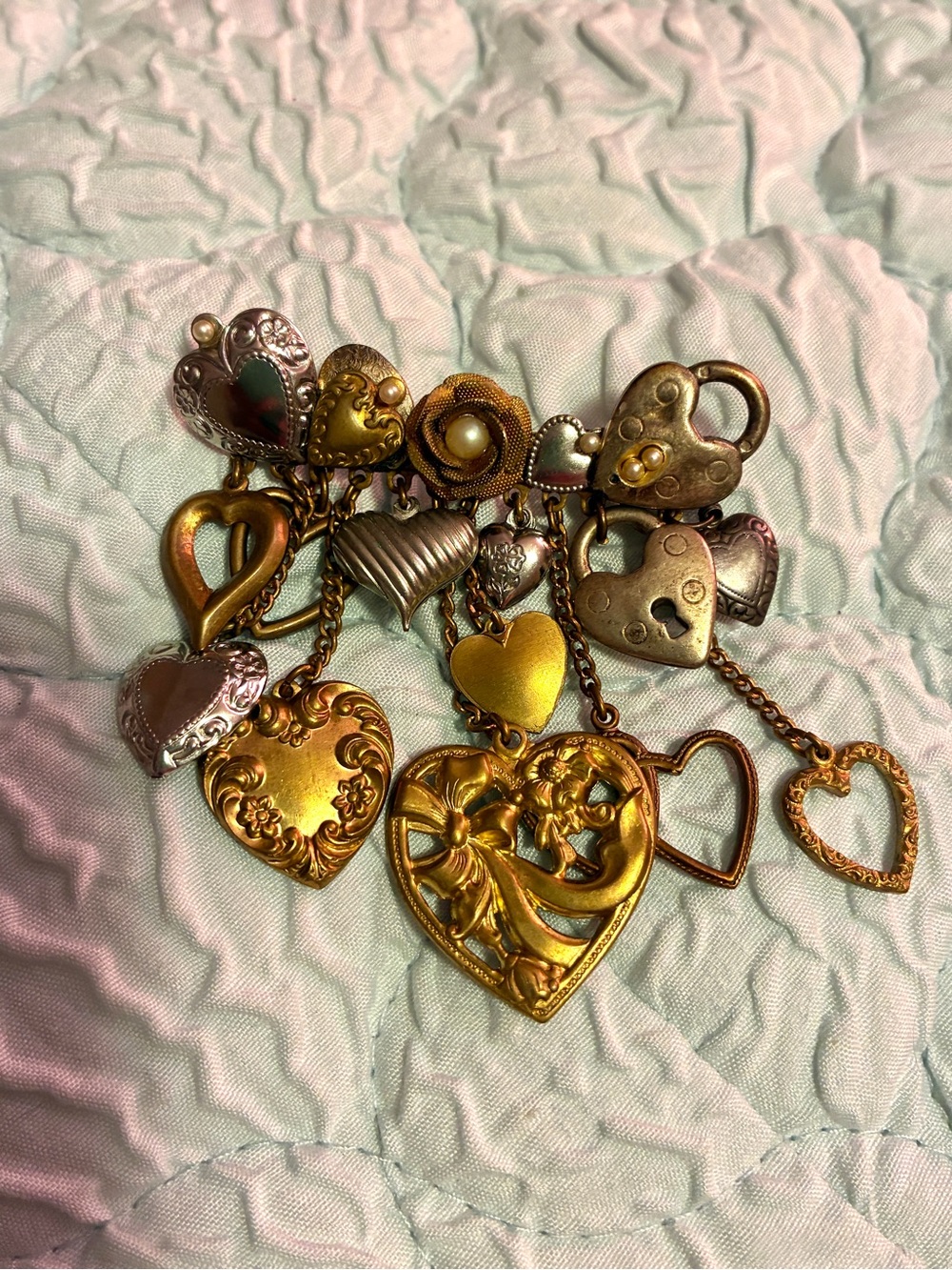 Romantic Vintage Mixed Metal Hearts Brooch - Picture 4 of 5